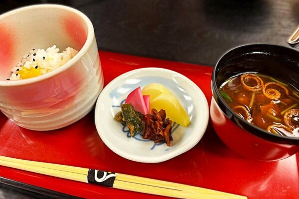 栗ご飯・漬物・赤出汁